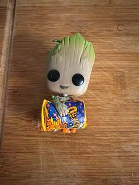 Funko Pop! Marvel I Am Groot - Groot with Cheese Puffs Vinyl Figure #1196
